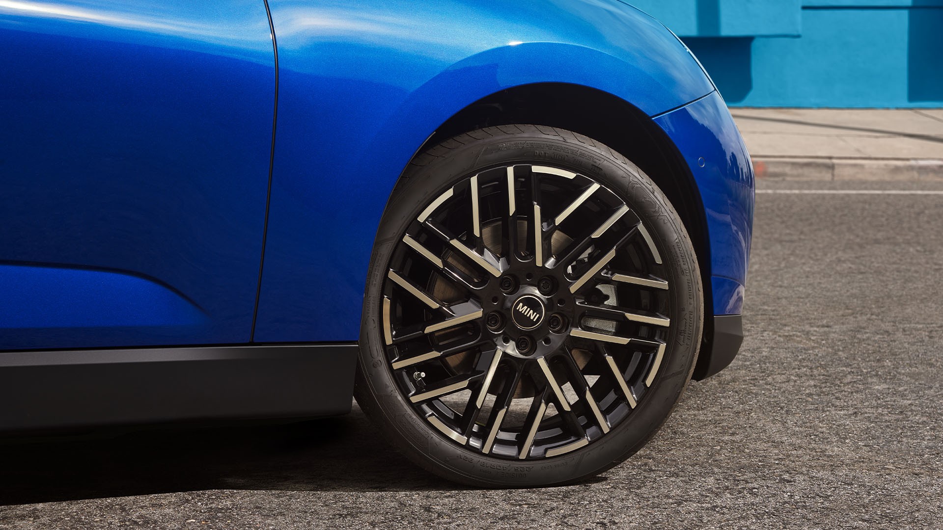 MINI 100% eléctrico - galería exterior - detalles de ruedas